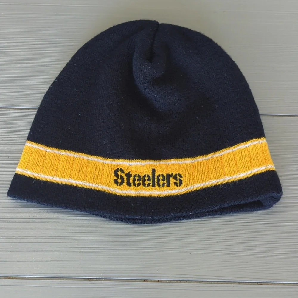 Pittsburgh Steelers NFL Team Apparel Youth Black & Gold Knit Logo Hat